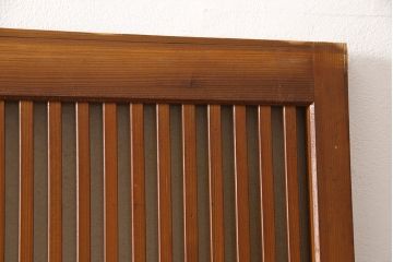 アンティーク建具　昭和中期　腰板ケヤキ材　欅の杢目と黄味がかった明るい色合いが魅力の裏ガラス入り格子戸2枚セット(引き戸、帯ガラス戸)(R-053519)