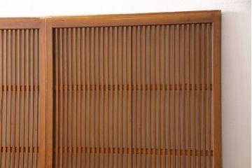 アンティーク建具　昭和中期　腰板ケヤキ材　欅の杢目と黄味がかった明るい色合いが魅力の裏ガラス入り格子戸2枚セット(引き戸、帯ガラス戸)(R-053519)