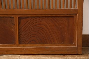 アンティーク建具　昭和中期　腰板ケヤキ材　欅の杢目と黄味がかった明るい色合いが魅力の裏ガラス入り格子戸2枚セット(引き戸、帯ガラス戸)(R-053519)