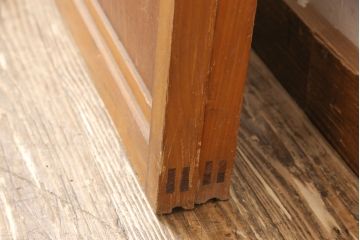 アンティーク建具　昭和中期　腰板ケヤキ材　欅の杢目と黄味がかった明るい色合いが魅力の裏ガラス入り格子戸2枚セット(引き戸、帯ガラス戸)(R-053519)