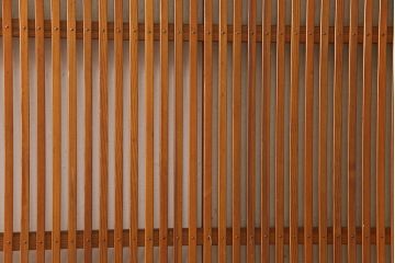 アンティーク建具　昭和中期　腰板ケヤキ材　すりガラスの風情あるデザインと明るい色合いの格子が魅力的な裏ガラス入り格子戸4枚セット(引き戸、帯ガラス戸)(R-053520)