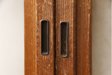 アンティーク建具　昭和中期　腰板ケヤキ材　すりガラスの風情あるデザインと明るい色合いの格子が魅力的な裏ガラス入り格子戸4枚セット(引き戸、帯ガラス戸)(R-053520)