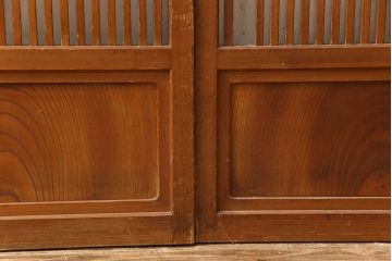 アンティーク建具　昭和中期　腰板ケヤキ材　すりガラスの風情あるデザインと明るい色合いの格子が魅力的な裏ガラス入り格子戸4枚セット(引き戸、帯ガラス戸)(R-053520)