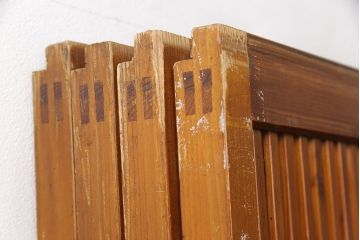 アンティーク建具　昭和中期　腰板ケヤキ材　すりガラスの風情あるデザインと明るい色合いの格子が魅力的な裏ガラス入り格子戸4枚セット(引き戸、帯ガラス戸)(R-053520)