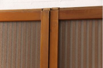 アンティーク建具　昭和中期　腰板ケヤキ材　すりガラスの風情あるデザインと明るい色合いの格子が魅力的な裏ガラス入り格子戸4枚セット(引き戸、帯ガラス戸)(R-053520)