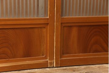 アンティーク建具　昭和中期　腰板ケヤキ材　すりガラスの風情あるデザインと明るい色合いの格子が魅力的な裏ガラス入り格子戸4枚セット(引き戸、帯ガラス戸)(R-053520)