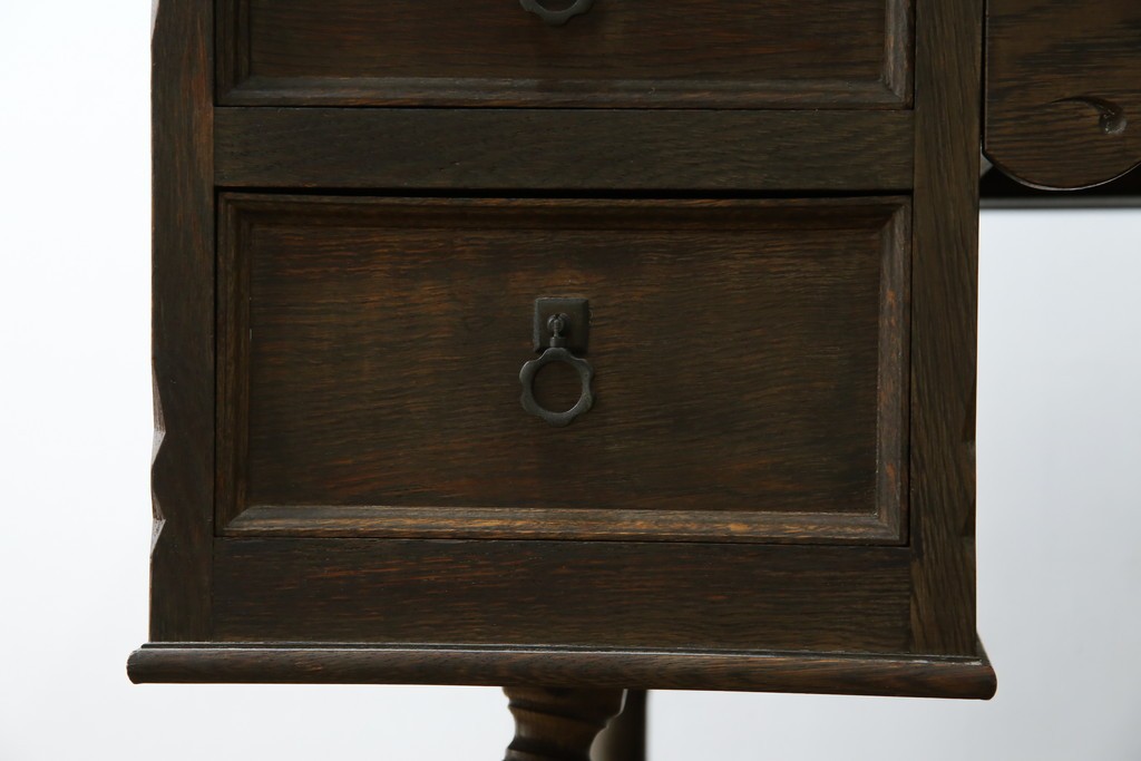 和製ビンテージ　神戸洋家具　永田良介商店　凝ったデザインがお部屋の雰囲気を高める両袖デスク　(R-053524)