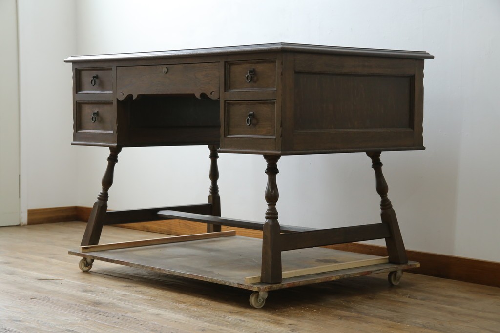 和製ビンテージ　神戸洋家具　永田良介商店　凝ったデザインがお部屋の雰囲気を高める両袖デスク　(R-053524)