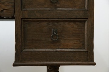 和製ビンテージ　神戸洋家具　永田良介商店　凝ったデザインがお部屋の雰囲気を高める両袖デスク　(R-053524)