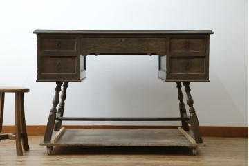 和製ビンテージ　神戸洋家具　永田良介商店　凝ったデザインがお部屋の雰囲気を高める両袖デスク　(R-053524)