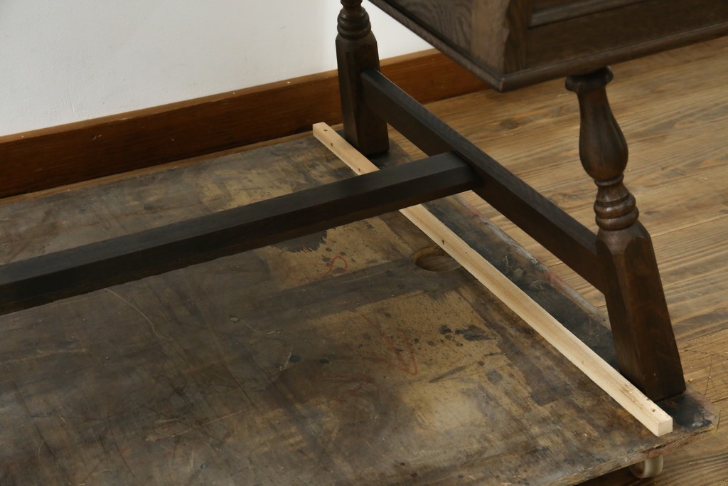 和製ビンテージ　神戸洋家具　永田良介商店　凝ったデザインがお部屋の雰囲気を高める両袖デスク　(R-053524)