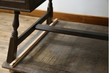 和製ビンテージ　神戸洋家具　永田良介商店　凝ったデザインがお部屋の雰囲気を高める両袖デスク　(R-053524)