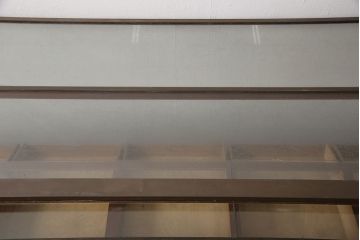 イギリスアンティーク　真鍮枠とオーク材が調和のとれたシャツケース(ガラスケース、ショーケース、陳列棚、店舗什器、引き出し)(R-053525)