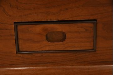 中古　ニレ材(楡材)　団らんのひと時におすすめな大振りの囲炉裏(長火鉢、座卓、ローテーブル)(R-053526)