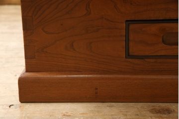 中古　ニレ材(楡材)　団らんのひと時におすすめな大振りの囲炉裏(長火鉢、座卓、ローテーブル)(R-053526)