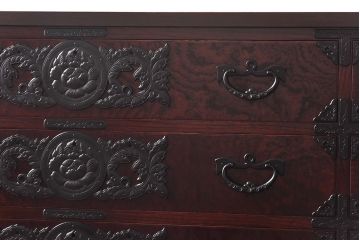 中古　岩谷堂箪笥　牡丹紋様金具が豪華な箪笥サイドボード(サイドチェスト、衣装箪笥)(R-053530)