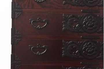 中古　岩谷堂箪笥　牡丹紋様金具が豪華な箪笥サイドボード(サイドチェスト、衣装箪笥)(R-053530)
