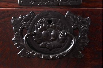 中古　岩谷堂箪笥　牡丹紋様金具が豪華な箪笥サイドボード(サイドチェスト、衣装箪笥)(R-053530)