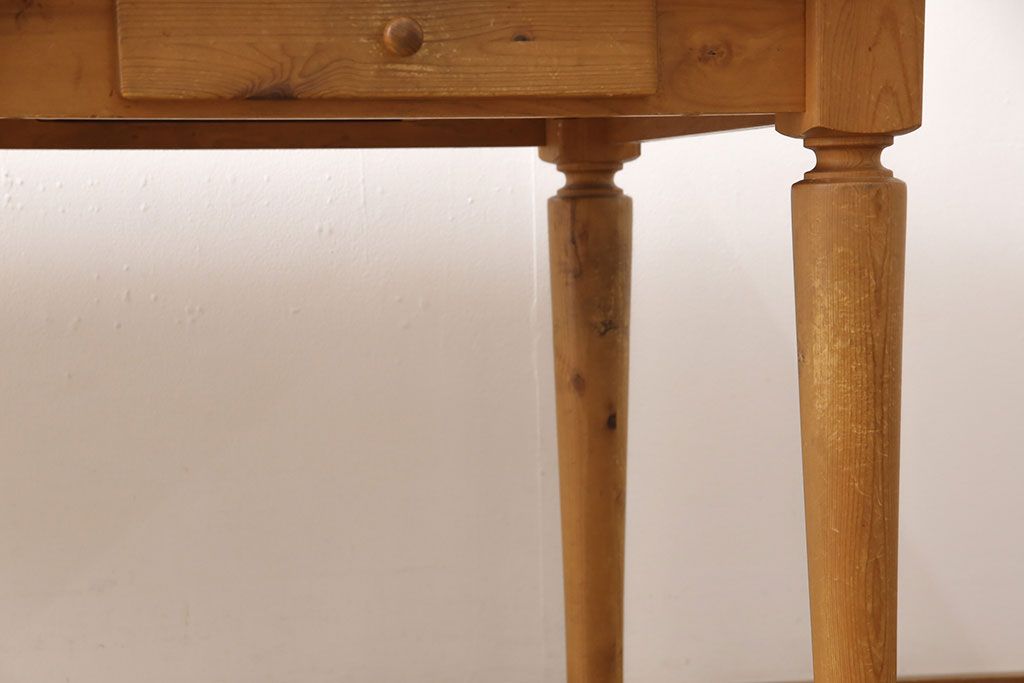 中古　シャルドネ(CHARDONNAY)　パイン材　両面引き出し　木の質感や木目を生かしたデザインが素敵なダイニングテーブル(作業台、食卓、2人掛け、4人掛け)(R-053537)