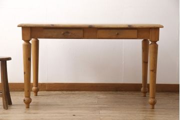 中古　シャルドネ(CHARDONNAY)　パイン材　両面引き出し　木の質感や木目を生かしたデザインが素敵なダイニングテーブル(作業台、食卓、2人掛け、4人掛け)(R-053537)