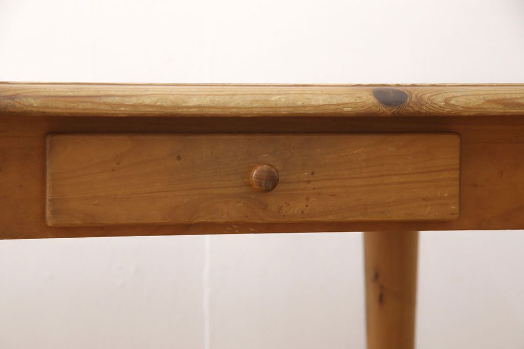 中古　シャルドネ(CHARDONNAY)　パイン材　両面引き出し　木の質感や木目を生かしたデザインが素敵なダイニングテーブル(作業台、食卓、2人掛け、4人掛け)(R-053537)