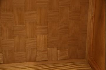 ビンテージ家具　未使用展示品　三方肥松(老松、アブラマツ)　珍しい材でつくられた小振りな戸棚(収納棚、茶棚、茶箪笥、ヴィンテージ)(R-053541)