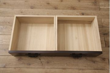 中古　超美品　栗材　上質な和の空間にぴったりな小振りな水屋箪笥(食器棚、茶箪笥、戸棚、収納棚)(R-053543)