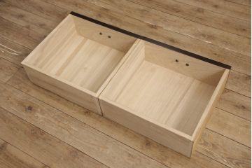 中古　超美品　栗材　上質な和の空間にぴったりな小振りな水屋箪笥(食器棚、茶箪笥、戸棚、収納棚)(R-053543)