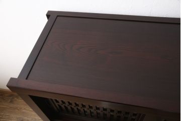 中古　超美品　栗材　上質な和の空間にぴったりな小振りな水屋箪笥(食器棚、茶箪笥、戸棚、収納棚)(R-053543)