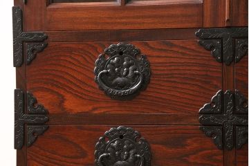 中古　美品　岩谷堂箪笥　ケヤキ材　漆塗りと迫力ある木目が美しい書棚(本棚、本箱、ブックケース、戸棚、収納棚、キャビネット)(R-053544)