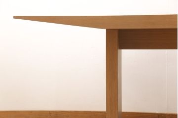 中古　arflex(アルフレックス)　TAVOLO VOLO(タボロ・ボーロ)　スタイリッシュな佇まいが目を引くダイニングテーブル(作業台、食卓)(R-053547)