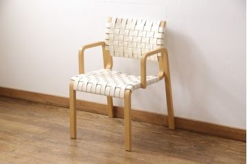 中古　arflex(アルフレックス)　NT(エヌティー)　革を編み込んだデザインが個性的なアームチェア(定価約8万6千円)(ダイニングチェア、椅子、イス)(R-053548)