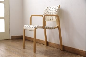中古　arflex(アルフレックス)　NT(エヌティー)　革を編み込んだデザインが個性的なアームチェア(定価約8万6千円)(ダイニングチェア、椅子、イス)(R-053548)