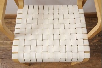 中古　arflex(アルフレックス)　NT(エヌティー)　革を編み込んだデザインが個性的なアームチェア(定価約8万6千円)(ダイニングチェア、椅子、イス)(R-053548)