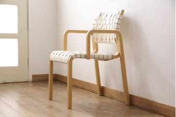 中古　arflex(アルフレックス)　NT(エヌティー)　革を編み込んだデザインが個性的なアームチェア(定価約8万6千円)(ダイニングチェア、椅子、イス)(R-053549)