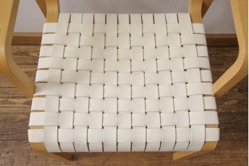 中古　arflex(アルフレックス)　NT(エヌティー)　革を編み込んだデザインが個性的なアームチェア(定価約8万6千円)(ダイニングチェア、椅子、イス)(R-053549)