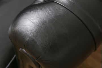 中古　イタリア高級家具　SELVA(セルバ)　本革　品のある佇まいが美しい1人掛けソファ(定価約43万円)(アームチェア、一人掛けソファ、椅子、イス)(R-053554)