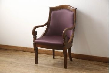 中古　イタリア高級家具　SELVA(セルバ)　シックな色合いとクラシカルなデザインが目を引くアームチェア(定価約27万円)(ダイニングチェア、椅子、イス)(R-053555)