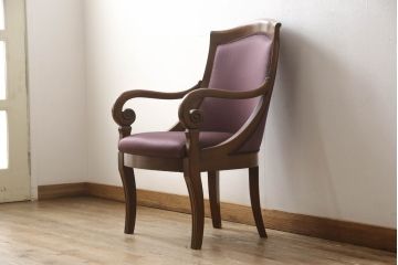 中古　イタリア高級家具　SELVA(セルバ)　シックな色合いとクラシカルなデザインが目を引くアームチェア(定価約27万円)(ダイニングチェア、椅子、イス)(R-053555)