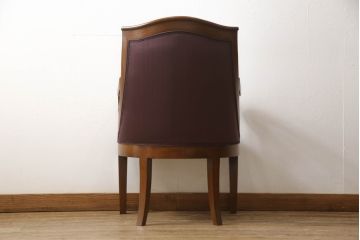 中古　イタリア高級家具　SELVA(セルバ)　シックな色合いとクラシカルなデザインが目を引くアームチェア(定価約27万円)(ダイニングチェア、椅子、イス)(R-053555)