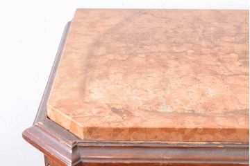 イタリアアンティーク　大理石天板と象嵌細工の美しさ、そこにしんちゅう(真鍮)金具が華をそえる豪華なつくりのサイドボード(収納棚、戸棚、キャビネット)(R-053558)