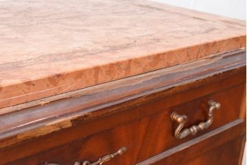 イタリアアンティーク　大理石天板と象嵌細工の美しさ、そこにしんちゅう(真鍮)金具が華をそえる豪華なつくりのサイドボード(収納棚、戸棚、キャビネット)(R-053558)