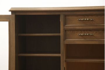 中古　美品　神戸洋家具　上質なつくりと凝ったデザインが魅力的なサイドボード(キャビネット、収納棚、戸棚)(R-053562)