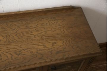 中古　美品　神戸洋家具　上質なつくりと凝ったデザインが魅力的なサイドボード(キャビネット、収納棚、戸棚)(R-053562)