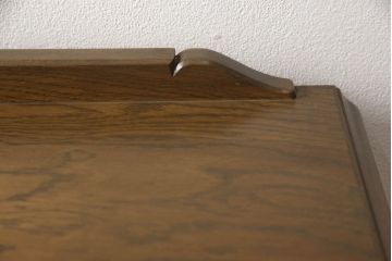中古　美品　神戸洋家具　上質なつくりと凝ったデザインが魅力的なサイドボード(キャビネット、収納棚、戸棚)(R-053562)