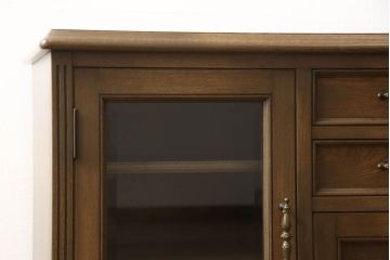 中古　美品　神戸洋家具　上質なつくりと凝ったデザインが魅力的なサイドボード(キャビネット、収納棚、戸棚)(R-053562)