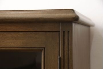 中古　美品　神戸洋家具　上質なつくりと凝ったデザインが魅力的なサイドボード(キャビネット、収納棚、戸棚)(R-053562)