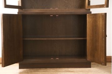 中古　美品　カリモク　domani(ドマーニ)　Morganton(モーガントン)　品のある佇まいが魅力的なキャビネット(定価約43万円)(本棚、本箱、食器棚、飾り棚、収納棚)(R-053565)