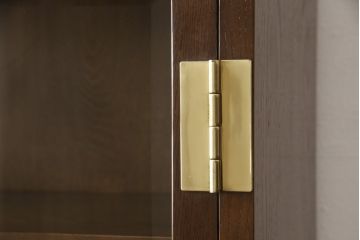 中古　美品　カリモク　domani(ドマーニ)　Morganton(モーガントン)　品のある佇まいが魅力的なキャビネット(定価約43万円)(本棚、本箱、食器棚、飾り棚、収納棚)(R-053565)
