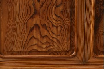 ビンテージ家具　未使用展示品　肥松(老松、アブラマツ)　珍しい材でつくられた小振りな戸棚(収納棚、茶棚、茶箪笥、ヴィンテージ)(R-053566)